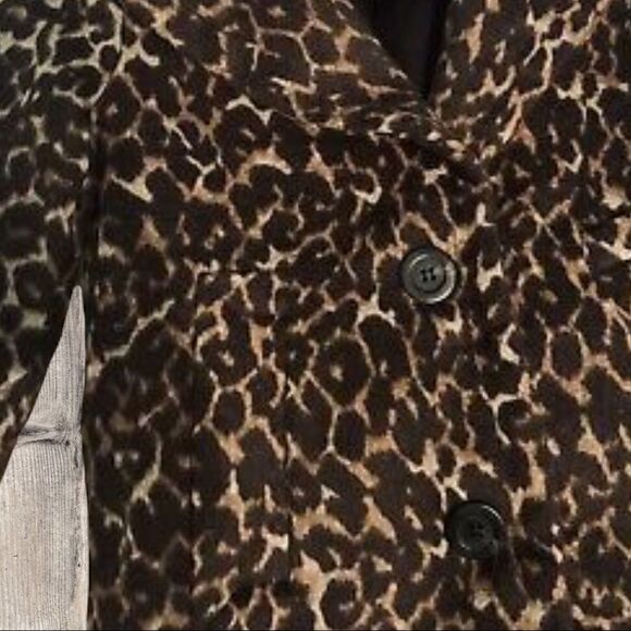Beautiful Leopard Coat  - Picture 6 of 7
